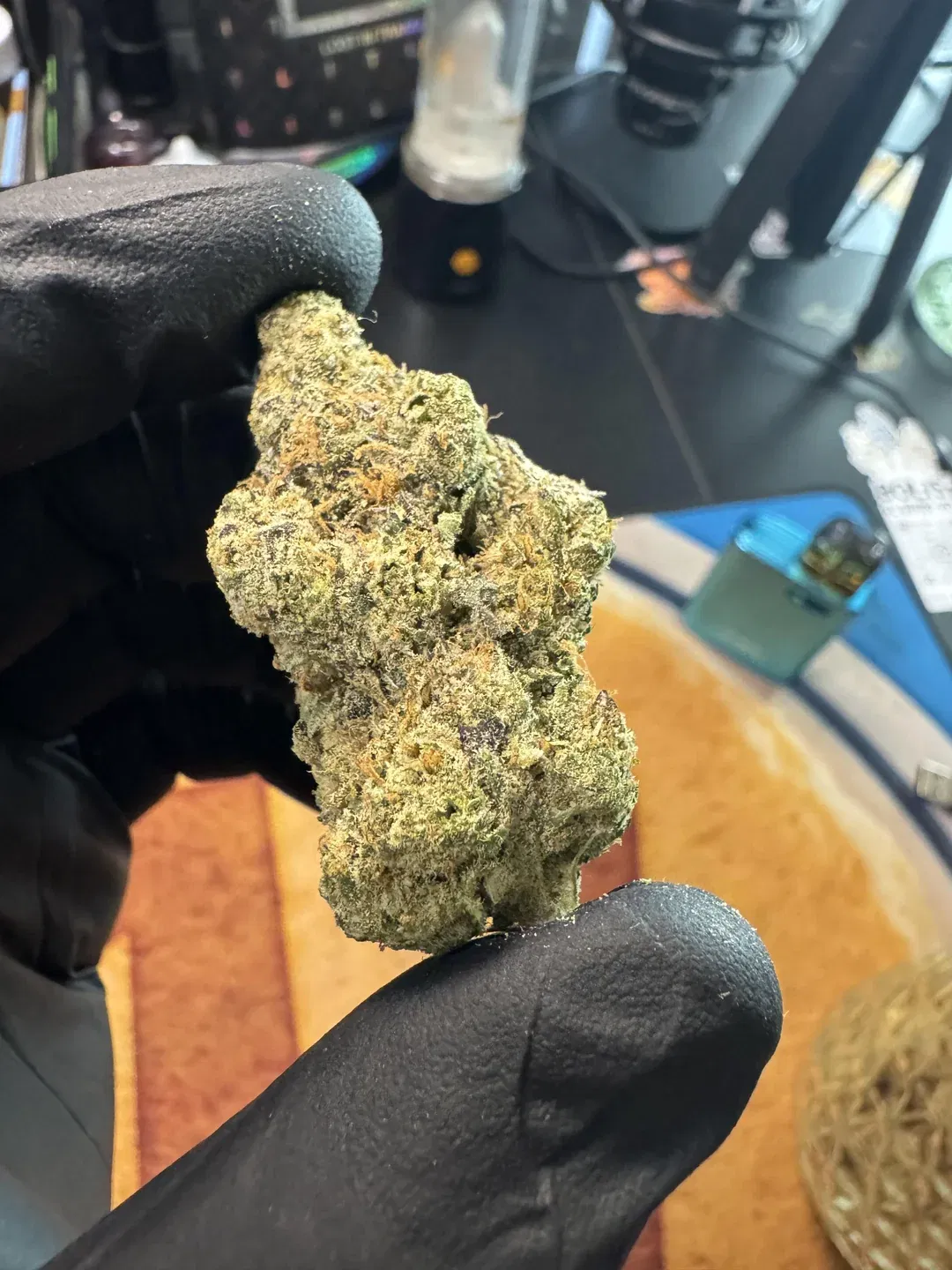 White Runtz Buds mit violetten Akzenten.